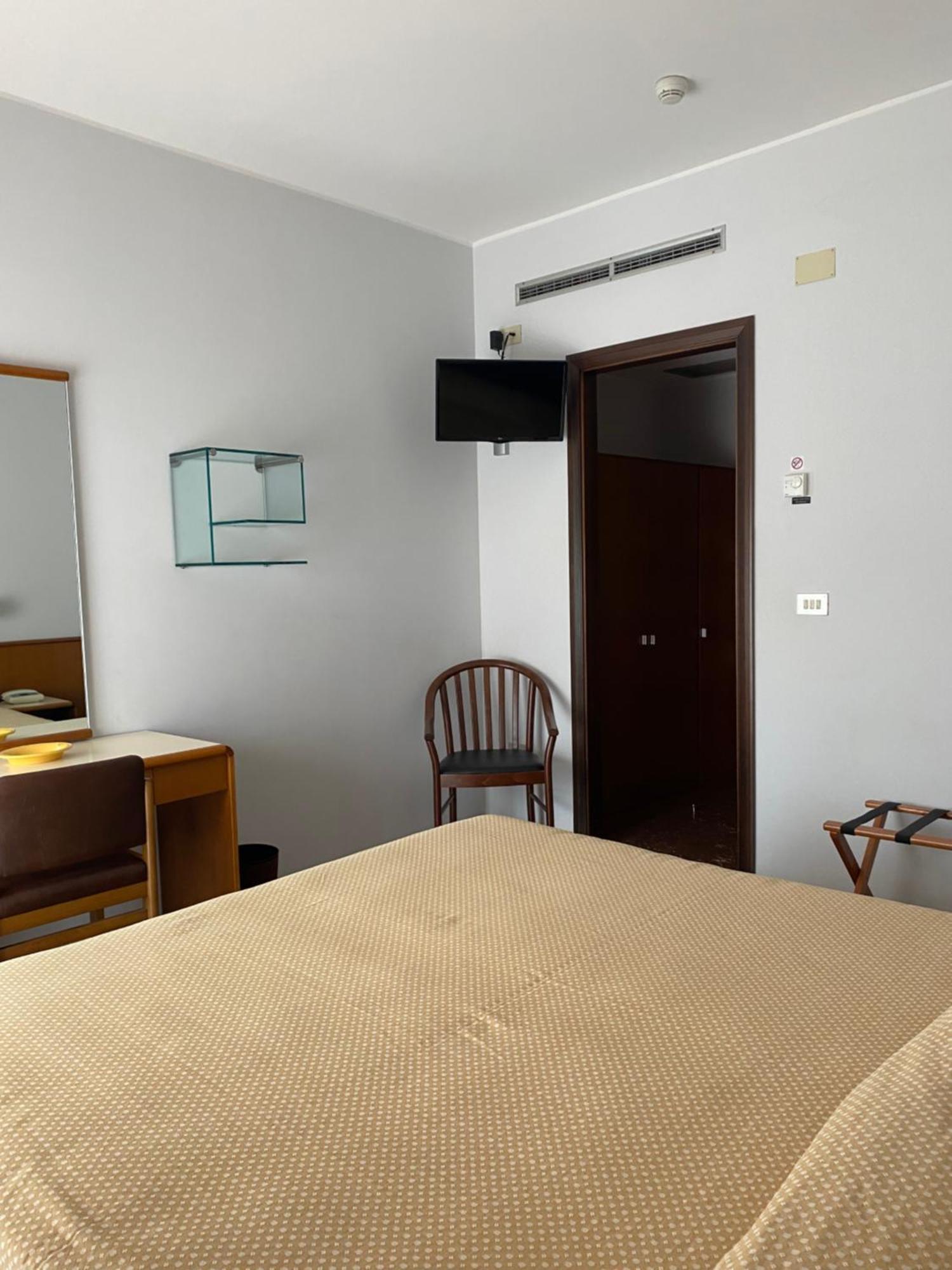 Hotel Astoria Pineto Eksteriør billede